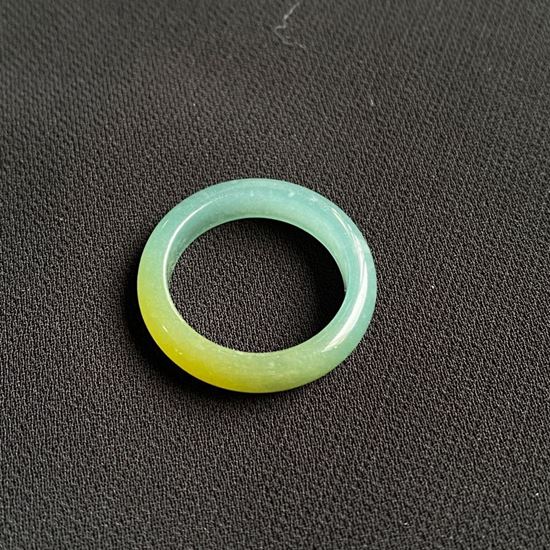 图片 糯冰种黄加绿翡翠指环